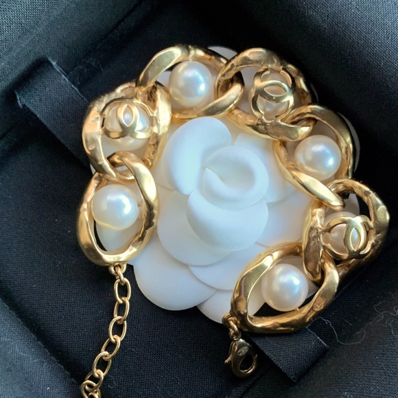 RARE Chanel 2020 Cruise CC chain pearl bracelet - Picture 2 of 7